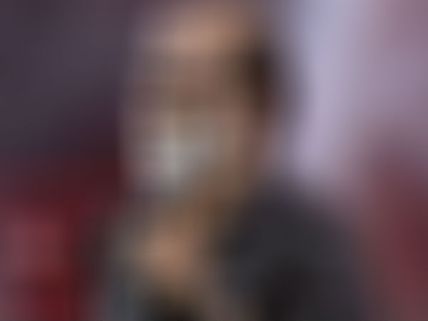 உரலுக்கு ஒரு பக்கம் இடின்னா தலைவருக்கு இரண்டு பக்கமும் இடி 