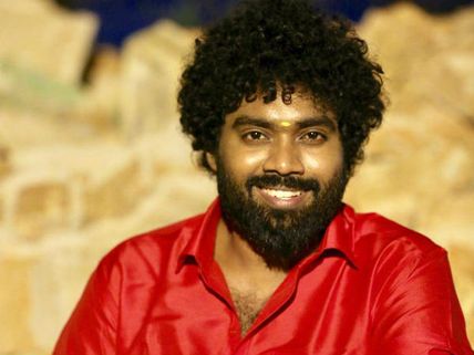 ஃபீலாகிட்டாப்ள.. பிக்பாஸ் போனா கூலாய்டுவாப்ளே.. வீட்டிற்குள் நுழைந்த ''ஆர்எஸ்எம்கே'' டேனியல்! 