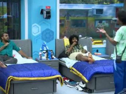 உனக்கு புத்தி இல்லையா, பைத்தியக்காரன்: சென்றாயனை திட்டிய தாடி பாலாஜி 