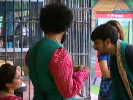 பிக் பாஸ் வீட்டில் திரிஷா, நயன், ரஜினி... என்னப்பா நடக்குது அங்க? 
