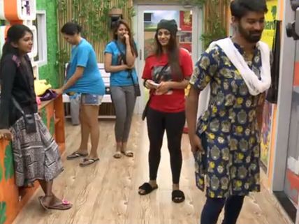 ஒரு பெண்ணை இப்படித் தான் கேவலப்படுத்துவதா மகத்? 