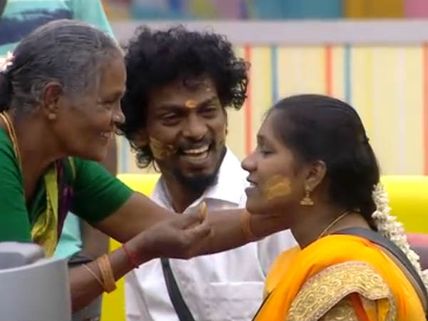 குங்குமம், சந்தனம், அழுகை, சிரிப்பு: பிக் பாஸ் வீட்டில் விசேஷமுங்க 