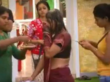 குட்டி ஐஸ்வர்யாவாக மாறிய விஜி: யாஷிகாவுக்கு செய்த கொடுமையை பாருங்க 