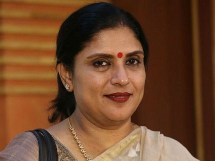 இது தாங்க மய்யம்: கமல் வேலை செய்வது தெரிந்தும் பிக் பாஸை விளாசிய ஸ்ரீ ப்ரியா 