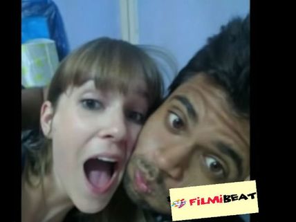  இளம்பெண்ணுடன் நெருக்கமாக இருக்கும் விஜய்: வைரல் புகைப்படங்கள்