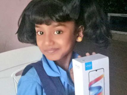பிக்பாஸ் சக்சஸ் பார்ட்டி.... பாலாஜியின் மகளுக்கு கமல் கொடுத்த பரிசு! 