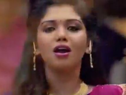 ஓவியா நடித்த அதே கடை விளம்பரத்தில் ரித்விகா: மேக்கப் தான் ப்ப்ப்பா... 