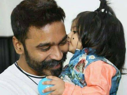  ச்சோ ஸ்வீட், க்யூட்: வைரலாகும் தனுஷின் முத்த புகைப்படம்