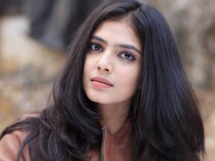 Exclusive : ரஜினி குடும்பத்தில் நானும் ஒரு அங்கமாக வேண்டும் : ‘பேட்ட’ மாளவிகா மோகனன் விருப்பம் 