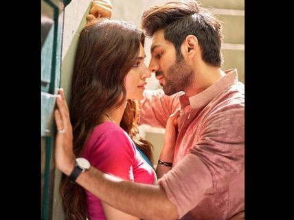  என் முன்னாள் காதலிகளுடன் என் அம்மா நட்பாக இருக்கிறாரே: நடிகர் கலகல