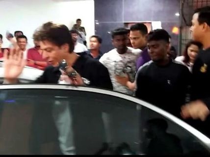  அட்லி அலுவலகத்திற்கு சென்ற ஷாருக்கான்: விஜய் ரசிகர்கள் சந்தேகப்பட்டது சரிதானோ?