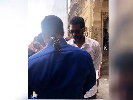  ஆரம்பிச்சுட்டாங்கய்யா, ஆரம்பிச்சுட்டாங்கய்யா: சூப்பர் ஸ்டாரை இயக்கும் பிரபுதேவா