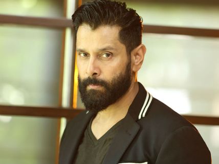 'விக்ரம்': அவன் பெயருக்குள்ளே வெற்றி உண்டு, உண்மைதானடா #HBDChiyaanVikram 