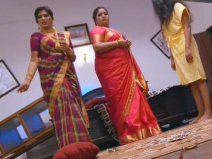 அருந்ததி ஆட்டம் ஆரம்பம்... சந்திரமுகி பேய் குரல்  மாதிரியே இருக்குதே...! 