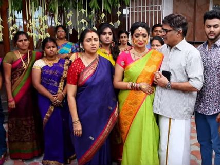 நடிகை ரேவதி... இருந்தும்   ஏன் இப்படி? 