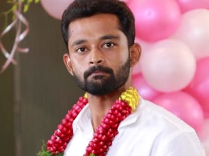 பாரதி கண்ணம்மா சேர்வதுதான்... கெத்தா கண்ணம்மா கையை ...அடடா... வர்றான் பாரதி...! 