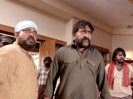 தேவராஜ் வீட்டில் இதுக்குத்தான் பெரிய தடுப்பு  சுவரா...? 