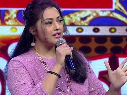 மூணு கிளி பறந்துச்சு....மூணாவது கிளி பின்னாலயும்.....எப்படி? 