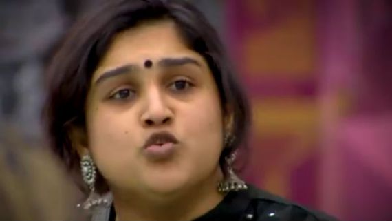 வனிதாக்கு என்னா வாய்.. அப்பப்பா.. கேட்கமுடியல.. பார்க்க முடியல.. பீர்க்கங்கா இல்ல.. சொர்ணாக்கா 2.0! 