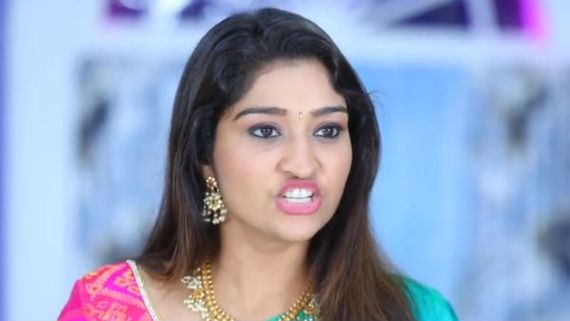 Aranmanai kili serial: அரண்மனை கிளி... படும் போராட்டமோ வனத்து கிளி! 