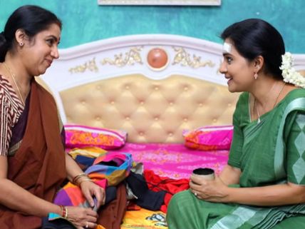 Azhagu Serial:இதை எல்லாம் ரகசியமா செய்ய மாட்டீங்களா? ஊரே கேளு நாடே கேளுன்னா? 