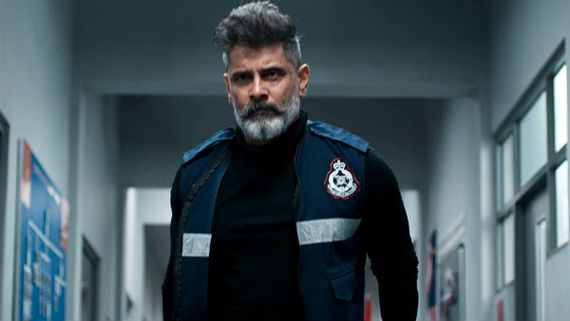 Kadaram Kondan Review: நிஜமாகவே கடாரம் கொண்ட விக்ரம்... ஹாலிவுட் தரத்தில் செம ஸ்டைல்! - விமர்சனம் 