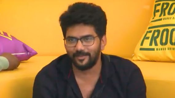 பெண்களுடன் என்டெர்டெய்ன்மென்ட் லவ்.. வனிதா கேங்குக்கு ஜால்ரா.. கவினை கழுவி ஊற்றும் நெட்டிசன்ஸ்! 