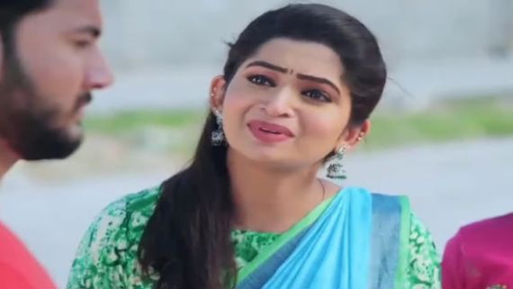 Lakshmi stores serial: காதலும் வேணும் பாசமும் வேணுமா? என்னடா தம்பி சொல்றே? 