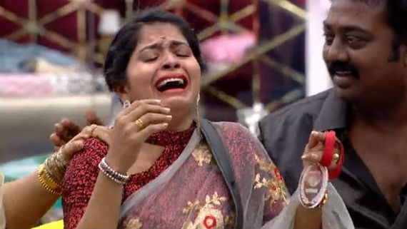  குட்நியூஸ் சொன்ன கமல், கதறிக் கதறி அழுத மதுமிதா: கடுப்பான வனிதா, சாக்ஷி