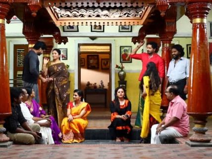 Naam iruvar namakku iruvar serial: பழிவாங்க ஜாக்கெட்டில் கத்திரி வைப்பாங்களா? 