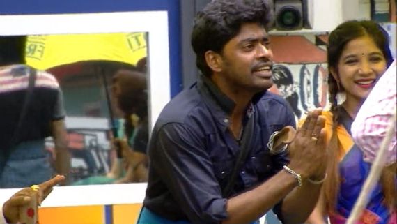 இதுவும் இனவெறி போன்றதுதான்.. மதுமிதாவின் உருவத்தையும் முக அமைப்பையும் சாண்டி கிண்டல் செய்தது சரியா? 
