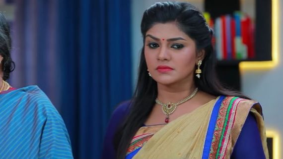 Roja Serial: சாவி கொத்து மாட்ற இடம் இடுப்பா மட்டுமில்லை... நல்லா எடுப்பாவும் இருக்கணும்! 