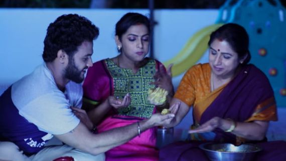 Azhagu serial: நிலாச் சோறுக்கு அழகம்மை சொன்ன கதை உண்மையா? 