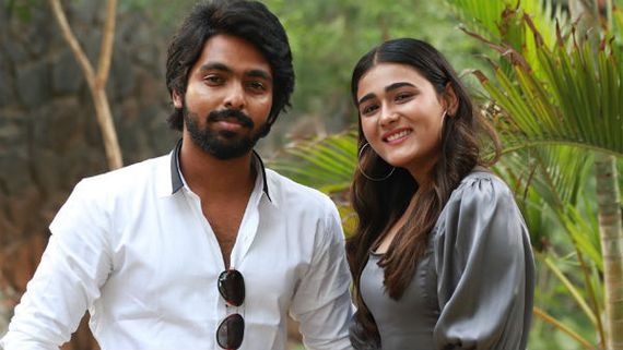 ஷாலினே பாண்டே இடுப்புல தான் எக்ஸாம் பார்முலா இருக்கு - 100% காதல்