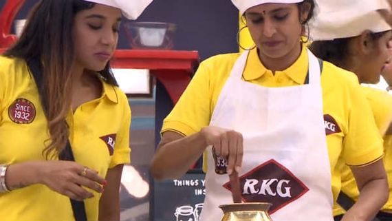 இந்த அசிங்கம் உங்களுக்குத் தேவையா கஸ்தூரி..? இனி ஹவுஸ்மேட்ஸ் ரூம் போட்டு கலாய்ப்பாங்களே! 