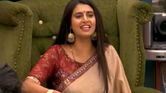 'சைத்தான் கிப்ட்பாக்ஸ்ல வந்திருக்கு அவ்வ அவ்வ...' பிக் பாஸ் வீட்ல இது யாரோட மைண்ட்வாய்ஸ்னு தெரியுமா?