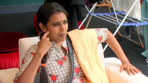 ஒரு பொண்ணு 4 பேர காதலிச்சா ஒத்துப்பீங்களா?  செருப்படி கேள்வி கேட்ட கஸ்தூரி! கொண்டாடும் ரசிகர்கள்! 