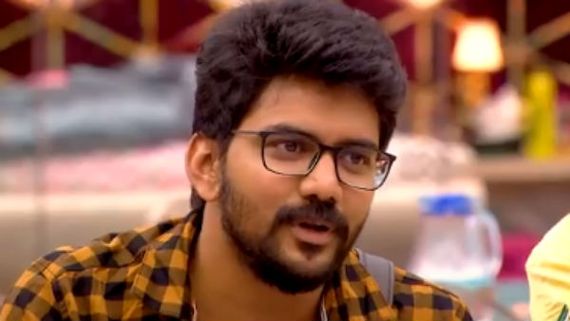 இவளுக இப்படிதான் பண்ணுவாளுக.. மாட்டிக்காத மச்சான்.. பொத்தாம் பொதுவாய் போட்டுத்தாக்கிய கவின்! 