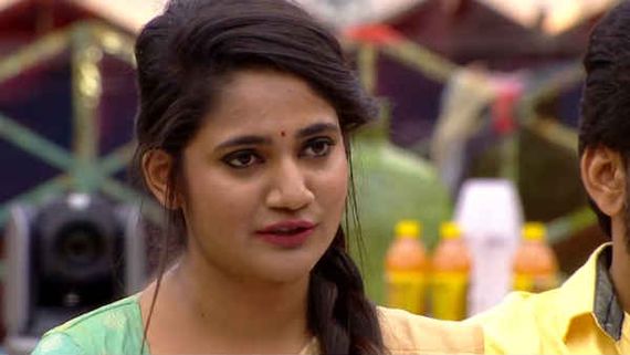 ஒரே ஒருவருடன் தான் பேச முடியும் என்றால் யாருடன் பேசுவீர்கள்? பிக்பாஸ் கேள்விக்கு லாஸ்லியா பதில்! 