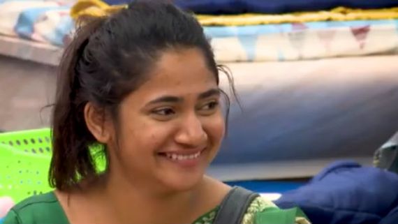 இவ்ளோ நாள் பிக்பாஸ்தான் இந்த வேலையை பார்த்தாரு.. இப்போ இவங்களுமா?! கடுப்பில் நெட்டிசன்ஸ்! 