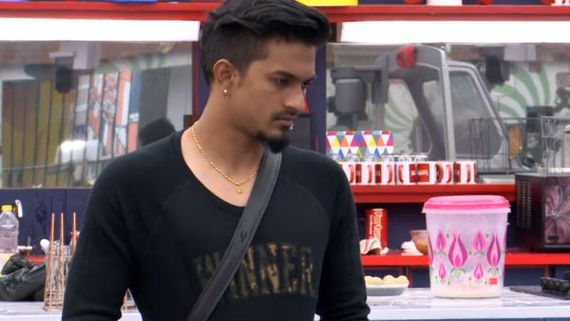 பிக் பாஸ் பார்த்து விட்டு கதறி அழுத முகென் அப்பா..பாடாய் படுத்தும் அபியை திட்டித் தீர்க்கும் அம்மா! 