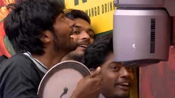 வேண்டும் வேண்டும் சிக்கன் வேண்டும்.. போராட்டம் நடத்திய ஹவுஸ்மேட்ஸ்.. பிக்பாஸ் செய்த வேலையை பாருங்க! 