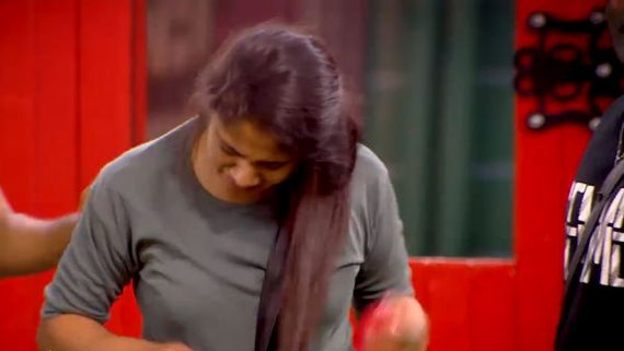 நிஜ மகள் பேச்சால் மனம் மாறிய சேரன்.. ஷெரின் மீது புதுப்பாசம்.. லாஸ்லியா கீழ விழுந்தப்பவும் பதறலையே! 