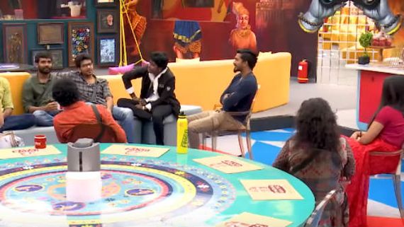 ச்சே அதே நிலைமைதான் எனக்குமா?.. பிக்பாஸுக்கு போனதே வேஸ்ட்.. புலம்பும் சர்ச்சை நடிகை! 