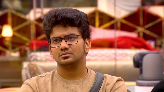 கவின் முகத்தை 'பாஸ்' பண்ணி பாருங்களேன்.. சும்மா உள்ளார இருந்துகிட்டு கெத்து காட்டுறாருபா சேரன்! 