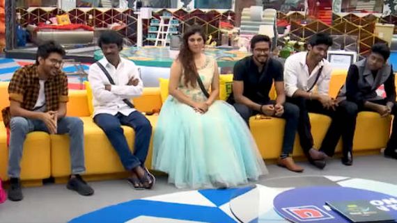 டன் கணக்கில் மண்ணை அள்ளிக்கொட்டிய பிக்பாஸ்.. இந்த வாரம் வெளியேறியது இவர்தான்.. ரசிகர்கள் அதிர்ச்சி! 