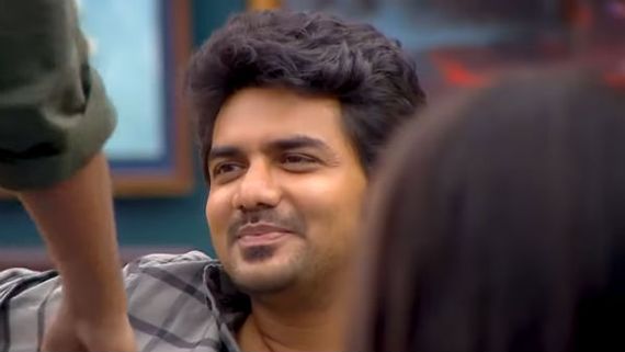 சிறப்பான சம்பவம்.. அப்படியே லூப் சொல்லுங்க பிக்பாஸ்! கவினுக்கு பளார்.. கொண்டாடும் நெட்டிசன்ஸ்! 