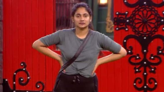 நீயெல்லாம் திருந்தவே மாட்ட.. யாராலும் காப்பாத்த முடியாது! லாஸ்லியாவை திட்டி தீர்க்கும் நெட்டிசன்ஸ்! 