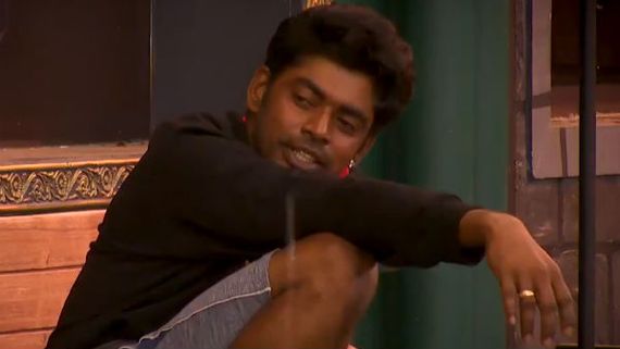 வொர்த் இல்ல சாண்டி.. வொர்த் இல்ல விட்ரு.. கவின் ஒரு கிருமி.. எச்சரிக்கும் நெட்டிசன்ஸ்! 