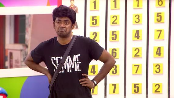 இதென்ன புது சோதனை..சேரனை பைத்தியம் ஆக்காம சாண்டி விடமாட்டாரோ..முகென் பாவம் சிரித்தே செத்துருவாரு போல